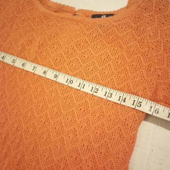 H&M salmon crocheted lace top with scalloped hem - Picture 9 of 10